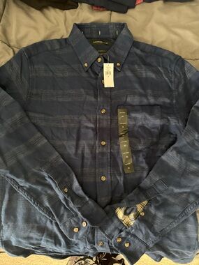 Banana Republic Men’s Dark Blue Striped Button-Down lightweight flannel-M